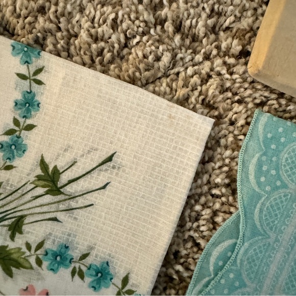 NWT (3) and NWOT (3) Vintage Ladies. Handkerchiefs Made in Japan and Philippines - Picture 14 of 14